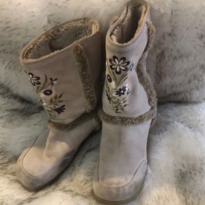 Vintage fur lined Nanuk boots size 10